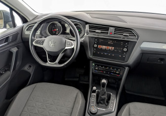 Подержанный автомобиль Volkswagen Tiguan 2021 года (30 фото)