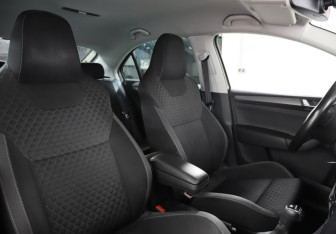 Подержанный автомобиль Skoda Rapid Liftback 2018 года (22 фото)