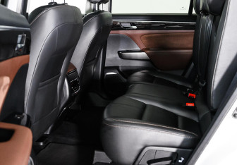 Подержанный автомобиль GAC GS8 2019 года (15 фото)