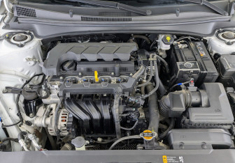 Подержанный автомобиль Hyundai Elantra Sedan 2023 года (9 фото)