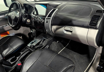 Подержанный автомобиль Mitsubishi Pajero Sport 2011 года (9 фото)