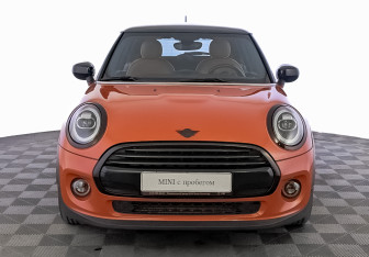 Подержанный автомобиль MINI Hatch 2021 года (2 фото)