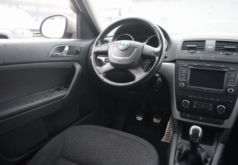 Подержанный автомобиль Skoda Yeti 2011 года (13 фото)