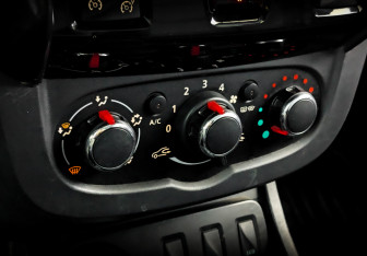 Подержанный автомобиль Renault Duster 2017 года (25 фото)