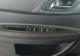 Подержанный автомобиль Citroen C4 Hatchback 2010 года (15 фото)