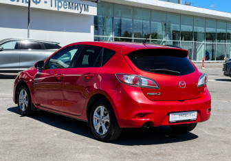 Подержанный автомобиль Mazda 3 Hatchback 2012 года (7 фото)