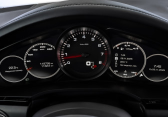 Подержанный автомобиль Porsche Cayenne 2020 года (16 фото)