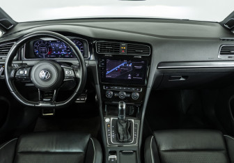 Подержанный автомобиль Volkswagen Golf R Wagon 2018 года (14 фото)