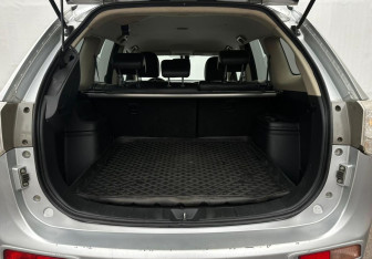 Подержанный автомобиль Mitsubishi Outlander 2014 года (15 фото)