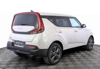 Подержанный автомобиль Kia Soul 2022 года (5 фото)