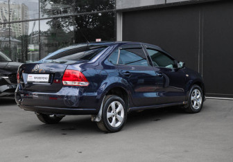 Подержанный автомобиль Volkswagen Polo Sedan 2012 года (4 фото)