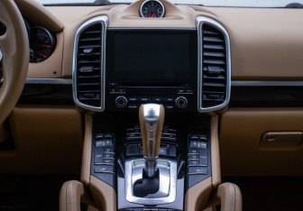 Подержанный автомобиль Porsche Cayenne 2017 года (14 фото)