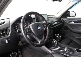 Подержанный автомобиль BMW X1 2012 года (13 фото)