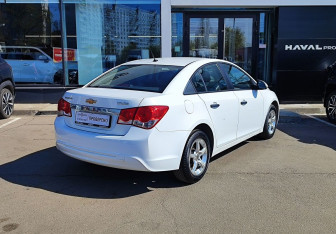 Подержанный автомобиль Chevrolet Cruze Sedan 2015 года (5 фото)