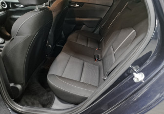 Подержанный автомобиль Kia Cerato Sedan 2019 года (17 фото)