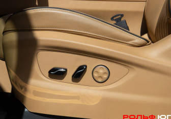 Подержанный автомобиль Voyah Dream 2023 года (28 фото)