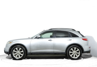 Подержанный автомобиль Infiniti FX 2003 года (8 фото)