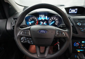 Подержанный автомобиль Ford Escape 2018 года (12 фото)