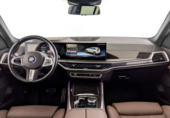 Подержанный автомобиль BMW X5 2023 года (14 фото)