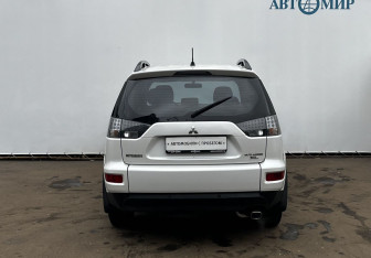 Подержанный автомобиль Mitsubishi Outlander 2011 года (6 фото)