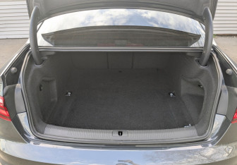 Подержанный автомобиль Audi A4 Sedan 2021 года (10 фото)