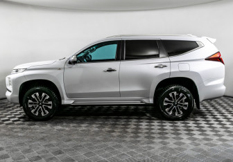 Подержанный автомобиль Mitsubishi Montero Sport 2021 года (8 фото)