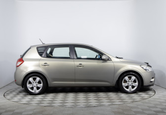 Подержанный автомобиль Kia Ceed Hatchback 2011 года (4 фото)