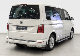 Подержанный автомобиль Volkswagen Multivan 2015 года (5 фото)