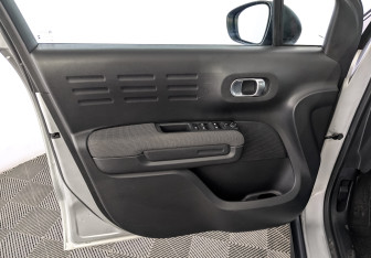 Подержанный автомобиль Citroen C3 Aircross 2018 года (19 фото)