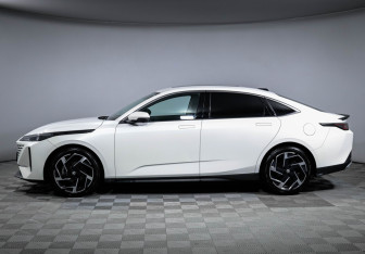 Подержанный автомобиль Changan Lamore 2024 года (8 фото)