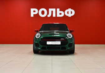 Подержанный автомобиль MINI Hatch 2019 года (2 фото)