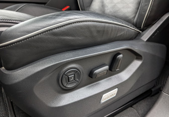 Подержанный автомобиль Volkswagen Touareg 2020 года (21 фото)