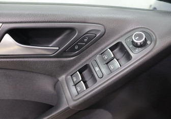 Подержанный автомобиль Volkswagen Golf Hatchback 2012 года (11 фото)