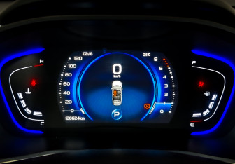 Подержанный автомобиль Geely Coolray 2022 года (13 фото)