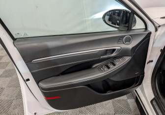 Подержанный автомобиль Hyundai Sonata 2022 года (19 фото)