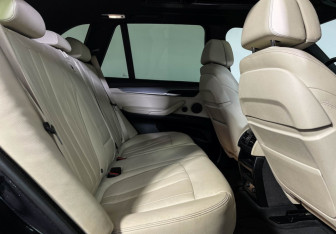 Подержанный автомобиль BMW X5 2017 года (14 фото)