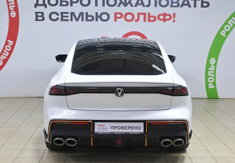 Подержанный автомобиль Changan UNI-V 2023 года (5 фото)