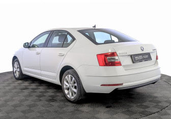 Подержанный автомобиль Skoda Octavia Liftback 2018 года (7 фото)
