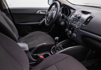 Подержанный автомобиль Kia Cerato Sedan 2010 года (9 фото)