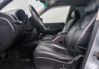 Подержанный автомобиль SsangYong Rexton 2010 года (10 фото)