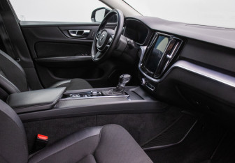 Подержанный автомобиль Volvo V60 Cross Country 2019 года (9 фото)
