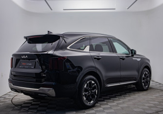 Подержанный автомобиль Kia Sorento 2024 года (5 фото)