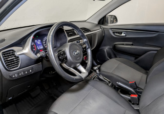 Подержанный автомобиль Kia Rio Hatchback 2021 года (15 фото)