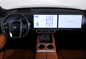 Подержанный автомобиль LiXiang L9 2023 года (15 фото)