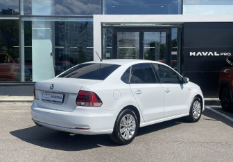 Подержанный автомобиль Volkswagen Polo Sedan 2016 года (5 фото)