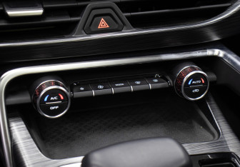 Подержанный автомобиль Geely Tugella 2023 года (17 фото)