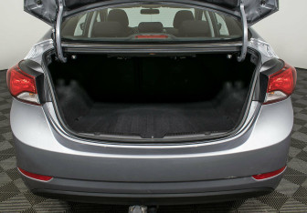 Подержанный автомобиль Hyundai Elantra Sedan 2015 года (16 фото)