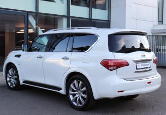 Подержанный автомобиль Infiniti QX56 2010 года (6 фото)