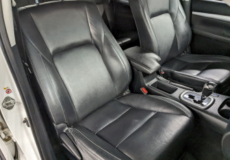 Подержанный автомобиль Toyota Hilux 2015 года (21 фото)