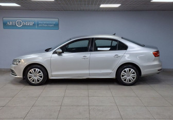 Подержанный автомобиль Volkswagen Jetta Sedan 2015 года (8 фото)